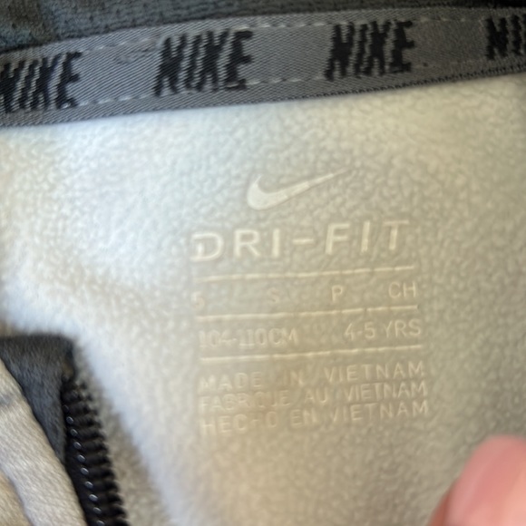 Nike hooded sweat jacket. dry fit. size 4/5 - Picture 4 of 4